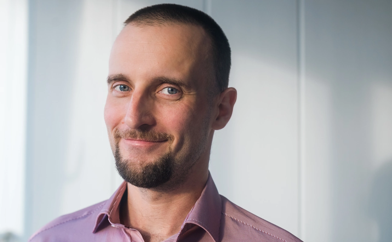 Color photo portrait of George Volsky